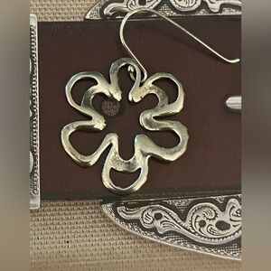 Silpada SINGLE EARRING ONLY Lightweight Sterling Silver Flower Earring.